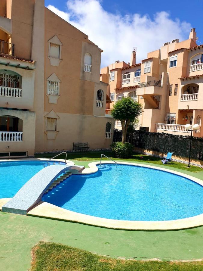 Seascape - Tranquil Studio Apartment Torrevieja Bagian luar foto